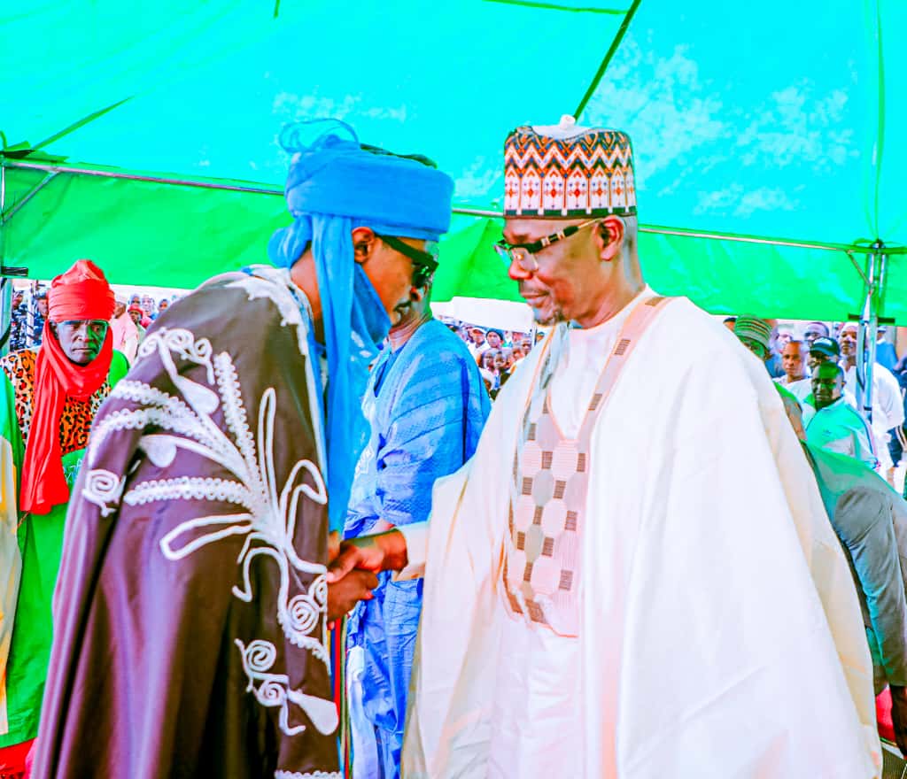 His Excellency, Governor Sule being welcomed by the Sarkin Nunku, Malam Ibrahim Adamu Muhammad.